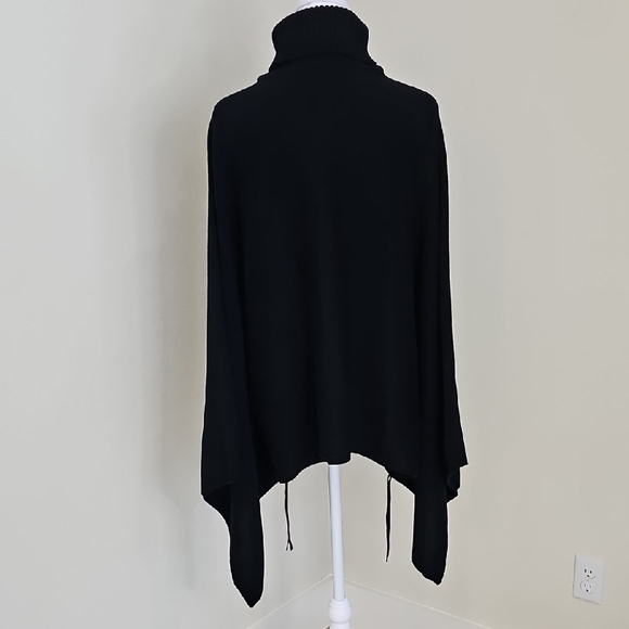 Chico's Design Black Faux Suede Trim Turtleneck Poncho, Sweater Sz M/L - Picture 8 of 9